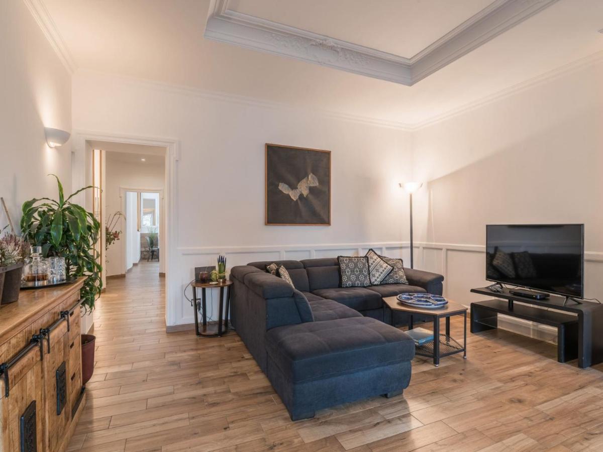 The Best Rent - Elegant Three-Bedroom Apartment A Few Steps From Fontana Di Trevi Екстериор снимка